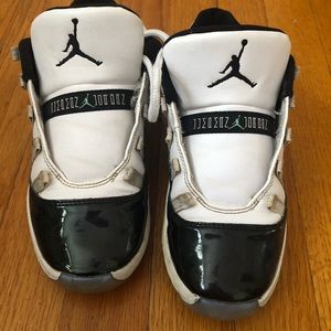 Jordan 11 lows emerald